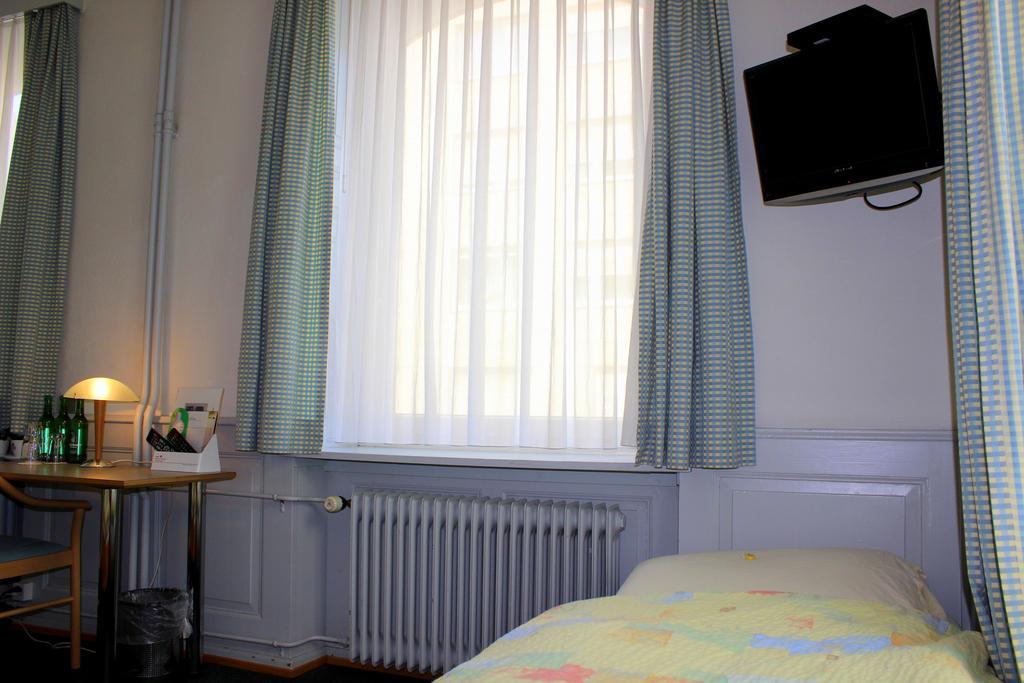 Hotel Muenchnerhof Basel Room photo